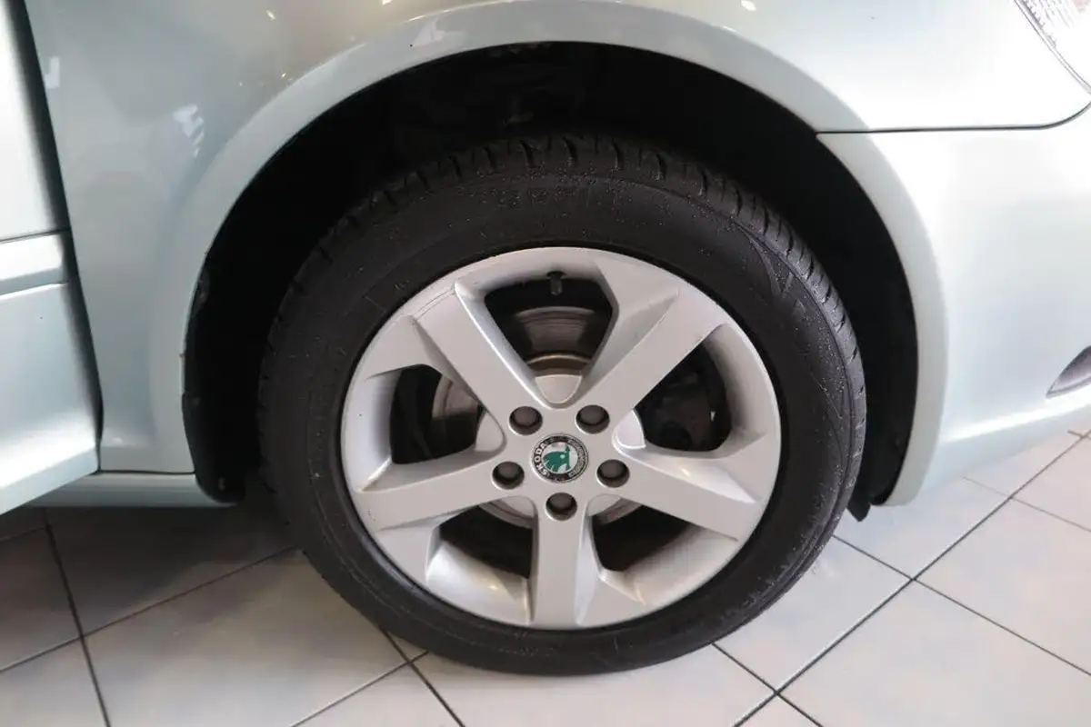 2012-skoda-octavia-14-se-124ps-estate-dsg-big-18
