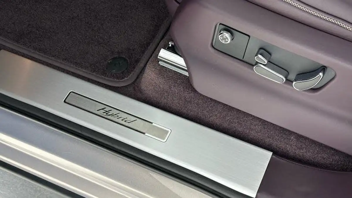 2020-bentley-bentayga-30-hybrid-big-36