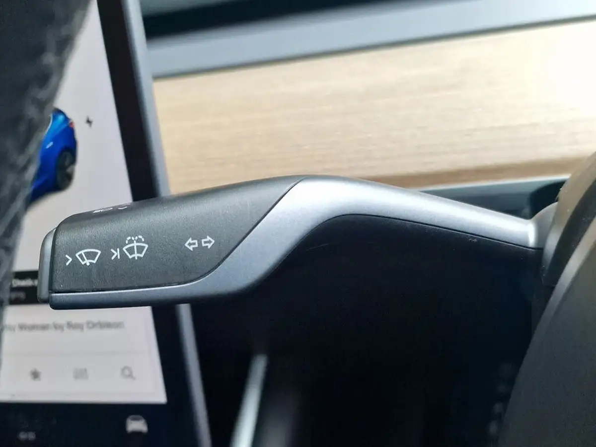 2020-tesla-model-3-e-long-range-big-23