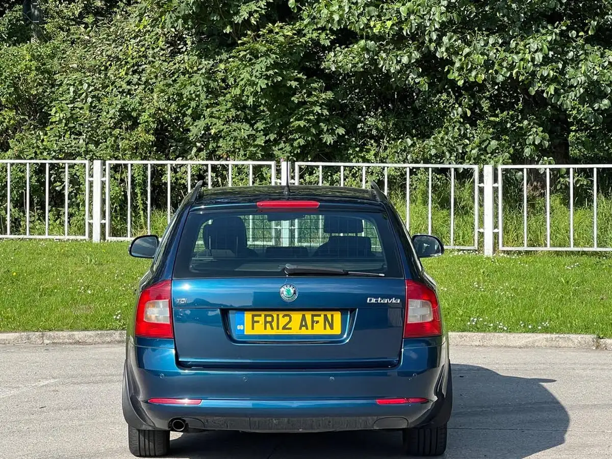 2012-skoda-octavia-16td-elegance-105ps-estate-dsg-big-11