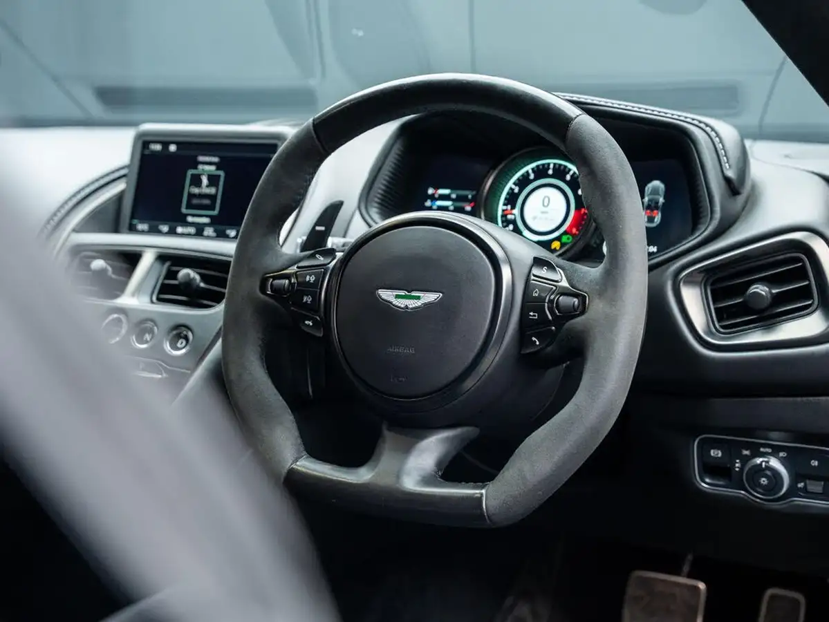 2022-aston-martin-db11-40-v8-503bhp-ss-big-3