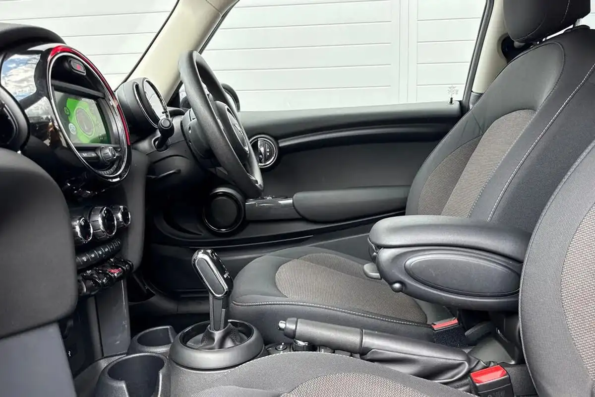 2020-mini-cooper-15-cooper-classic-hatchback-3d-auto-big-39