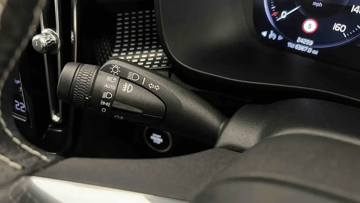 2021-volvo-xc40-15-t3-r-design-161bhp-big-37