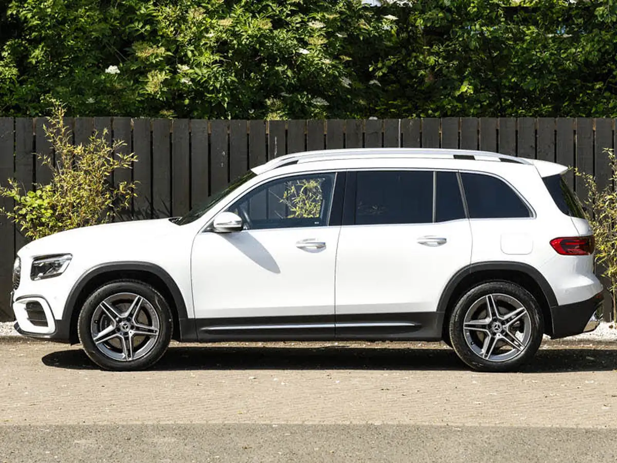 2024-mercedes-benz-glb-class-20d-glb220d-amg-line-executive-big-3