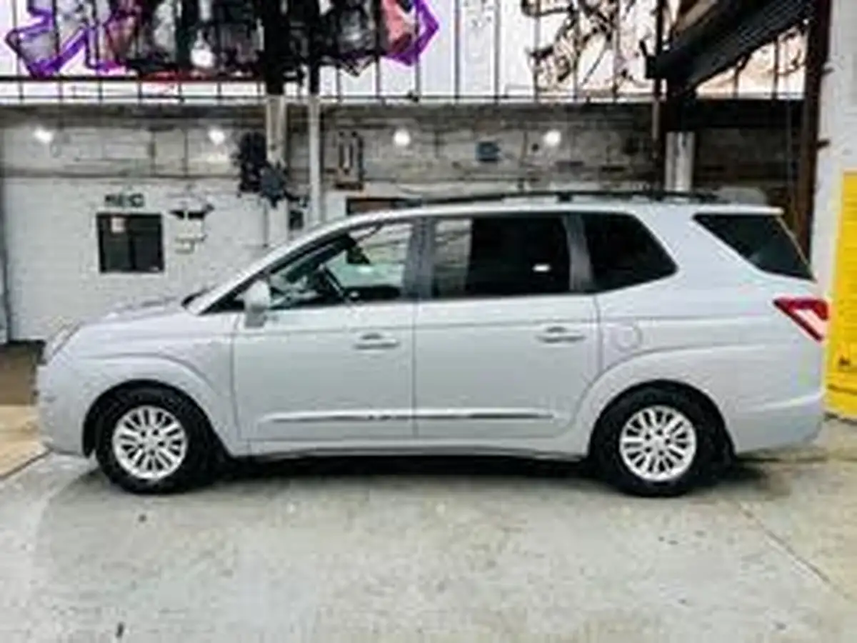 2014-kgm-ssangyong-turismo-20td-es-t-tronic-big-6