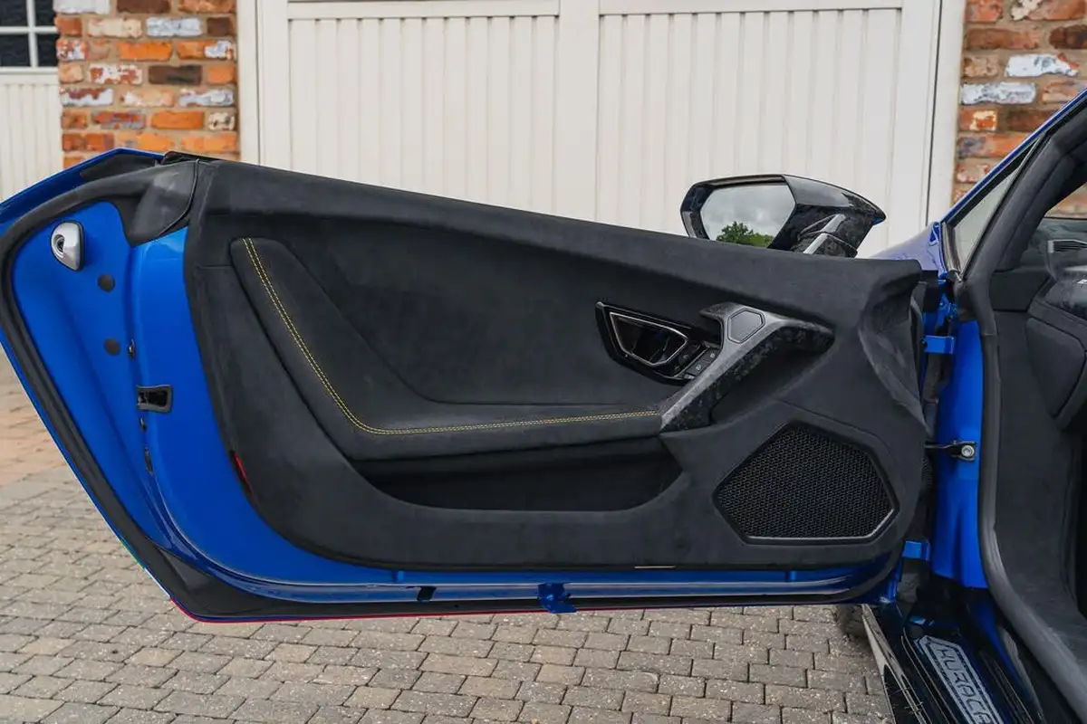 2018-lamborghini-huracan-52-performante-coupe-big-36