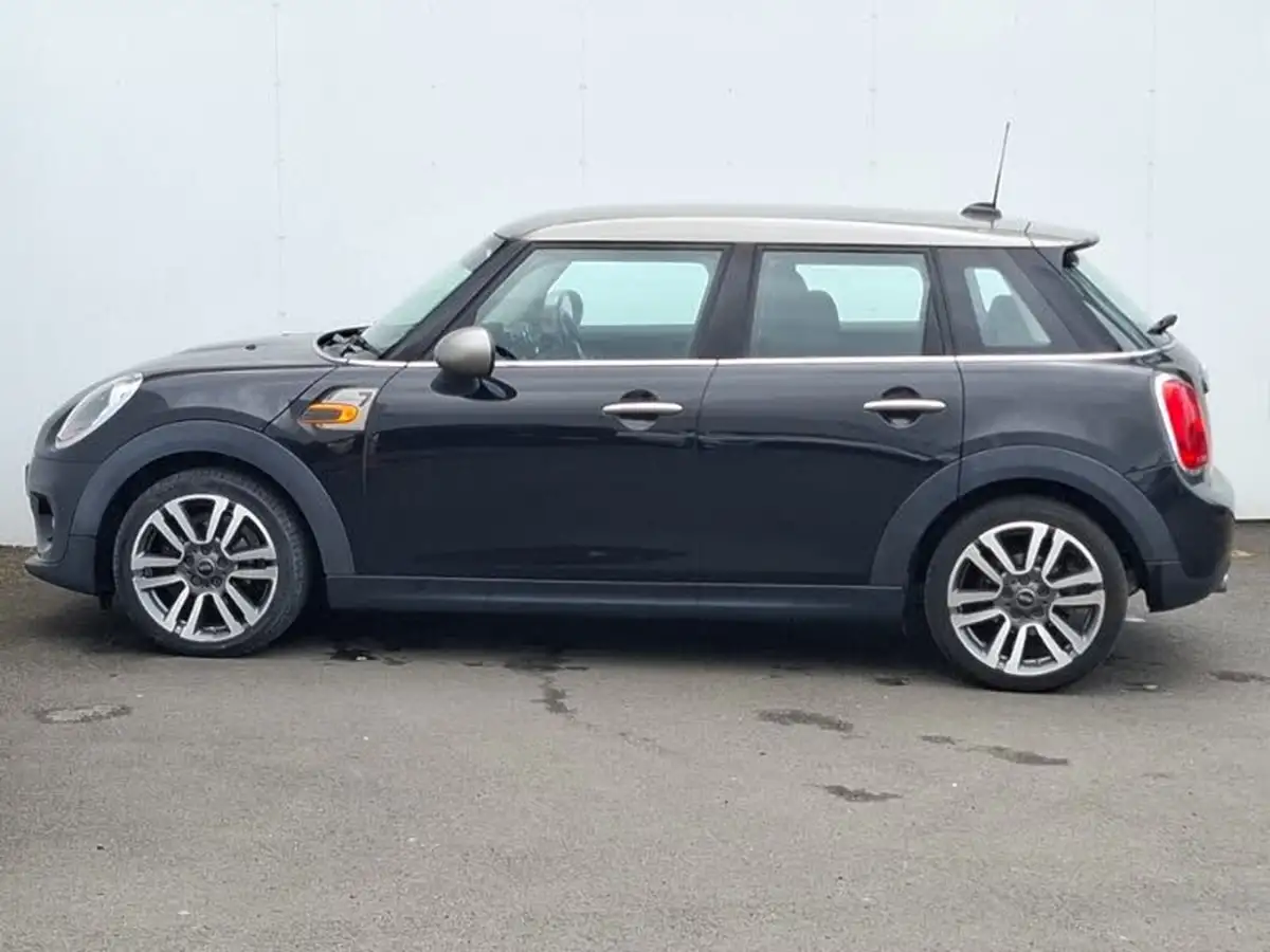 2017-mini-cooper-15-cooper-seven-5d-big-3