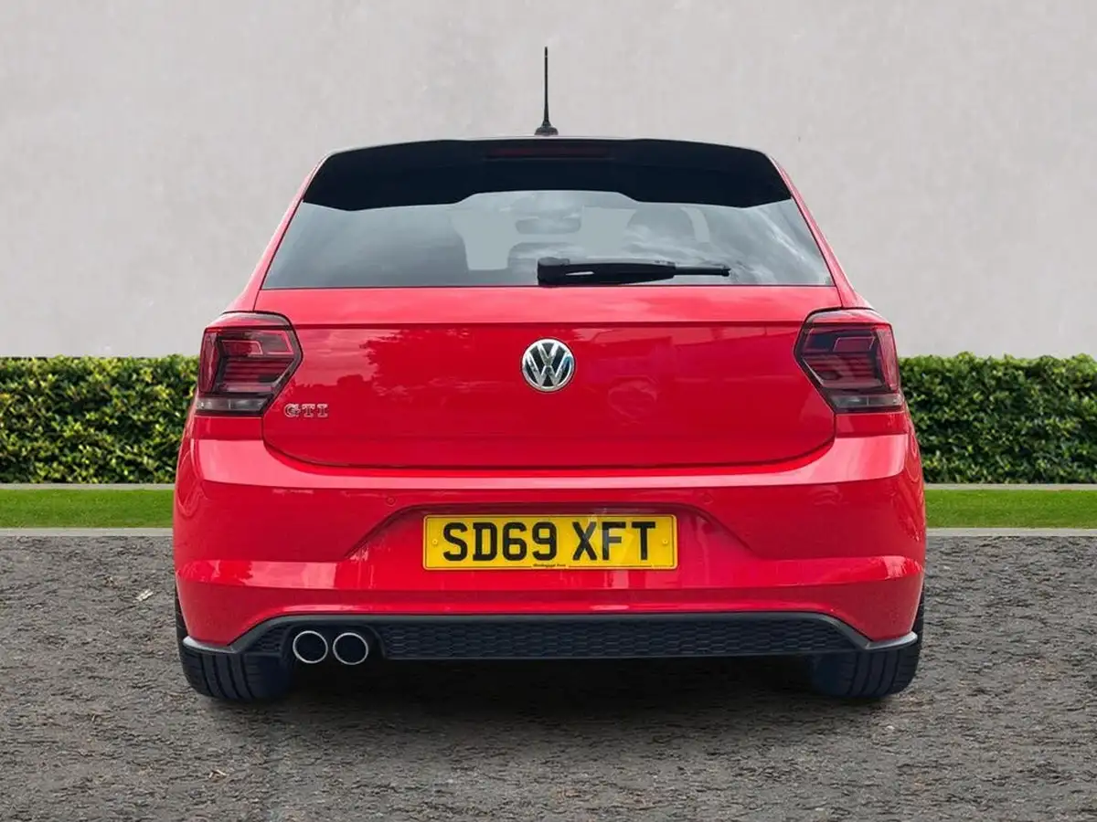 2019-volkswagen-polo-20-tsi-gti-big-3