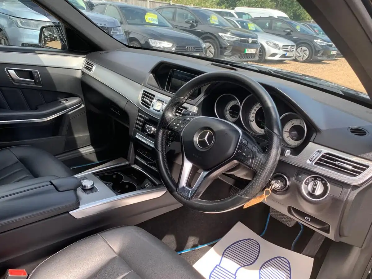 2014-mercedes-benz-e-class-21td-e300-se-saloon-4d-big-10