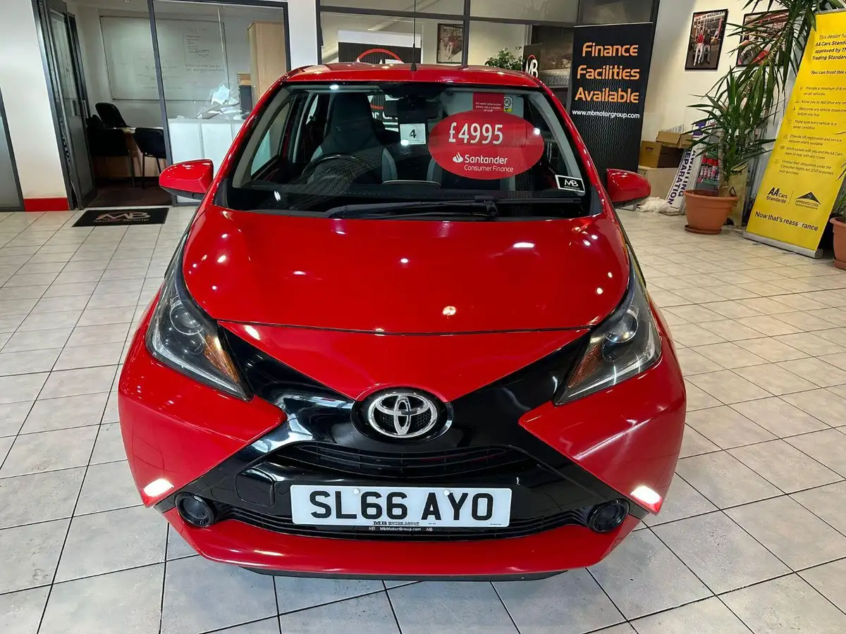 2016-toyota-aygo-10-vvt-i-x-play-68bhp-5d-big-1