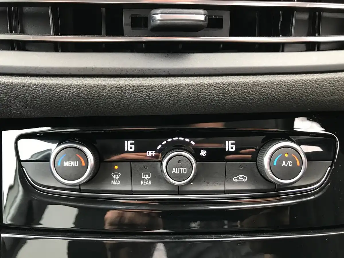 2024-vauxhall-grandland-12-gs-130ps-big-17