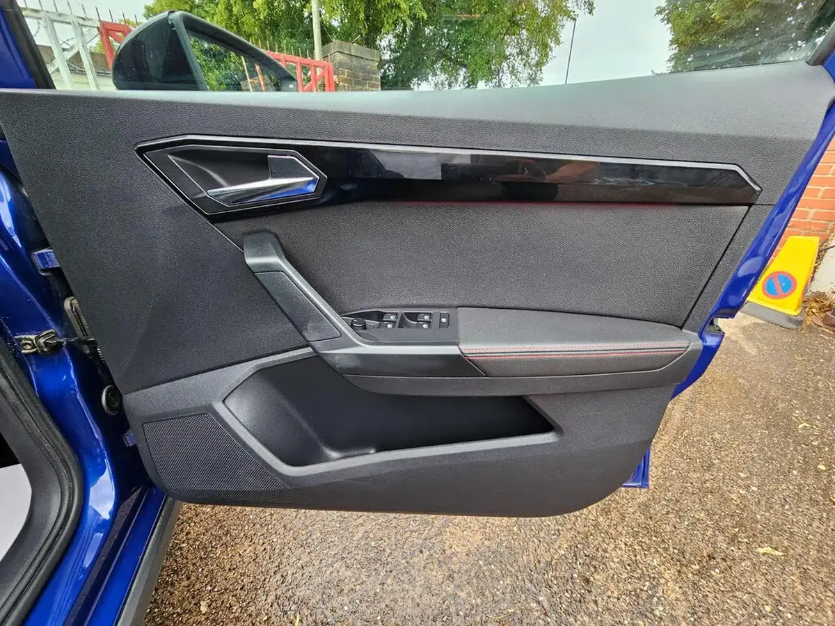 2018-seat-arona-16tdi-fr-sport-big-37