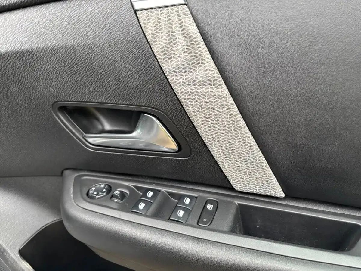 2022-citroen-c4-12-puretech-shine-130ps-big-35