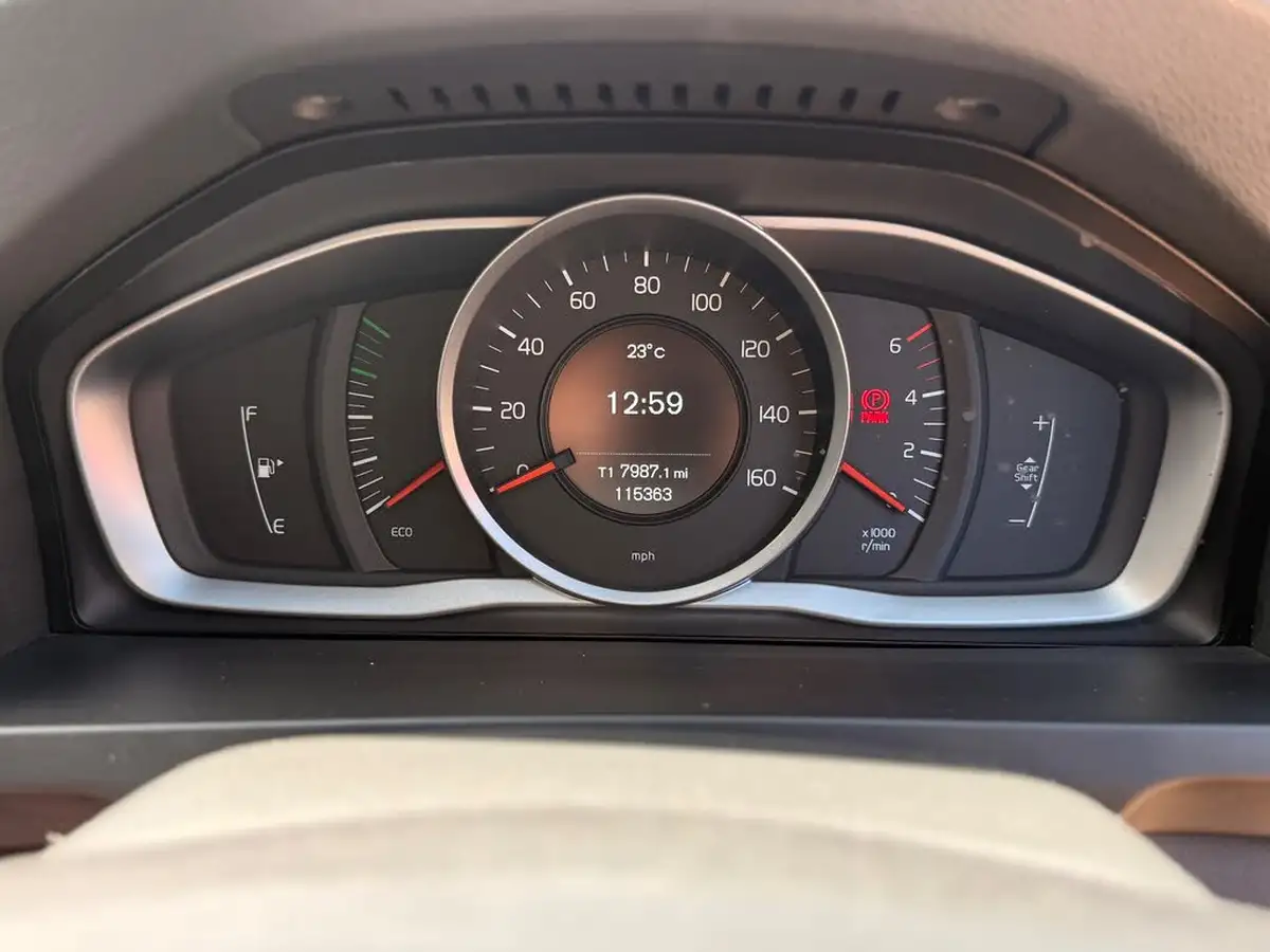 2016-volvo-v60-20td-d4-business-edition-big-12
