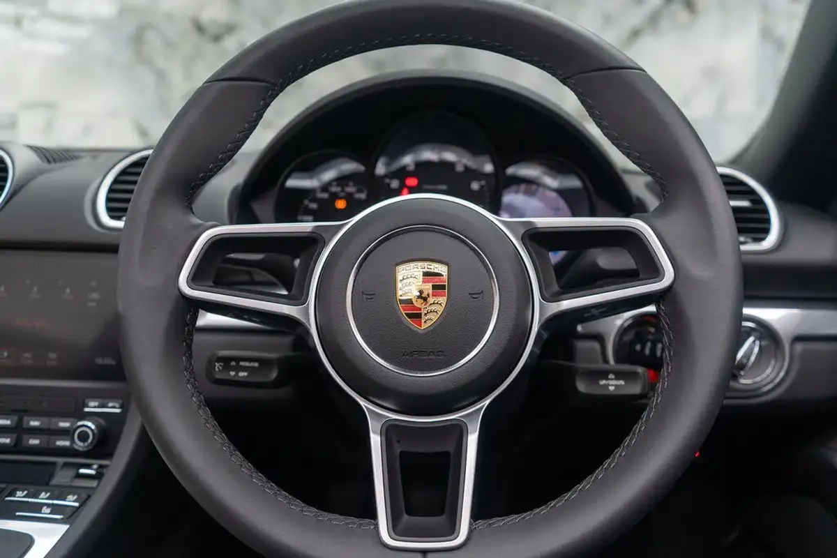 2024-porsche-boxster-718-20-boxster-big-24