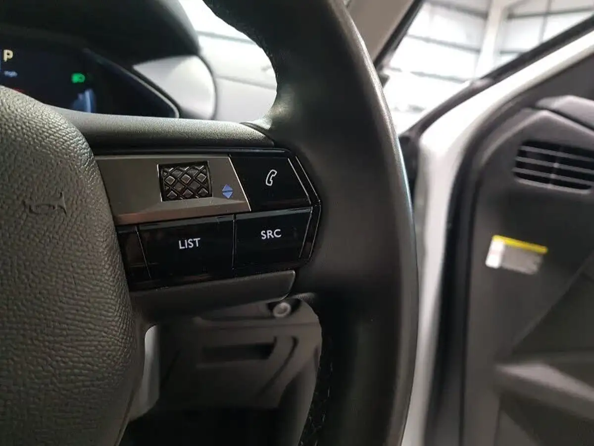 2022-ds-ds-3-crossback-12-puretech-rivoli-130ps-big-14