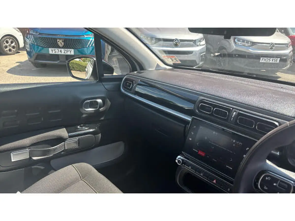 2024-citroen-c3-12-puretech-plus-110ps-eat6-big-13