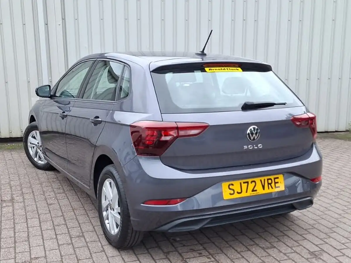 2022-volkswagen-polo-10-life-big-1