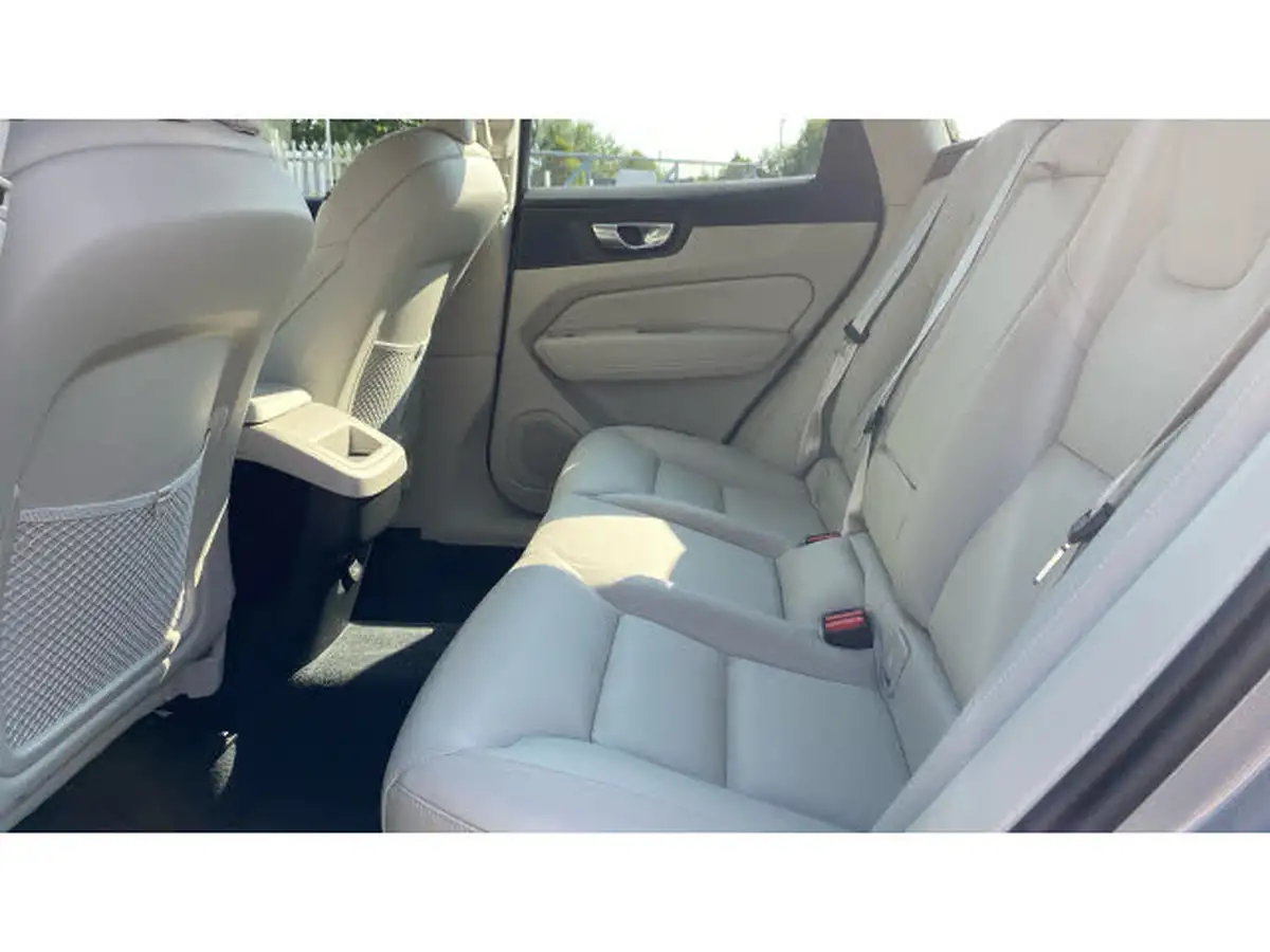 2023-volvo-xc60-20-b5-core-big-9