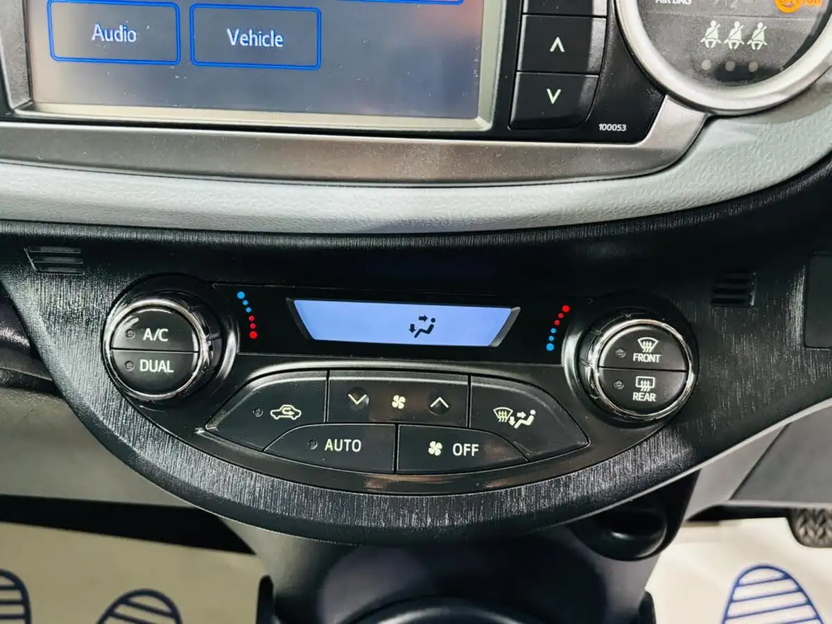 2013-toyota-yaris-15-vvt-i-t4-big-22