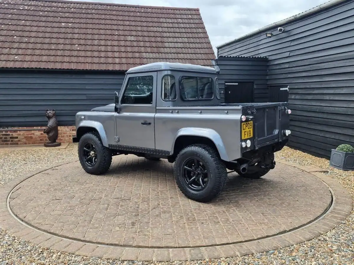 2009-land-rover-90-defender-24td-county-pick-up-big-7