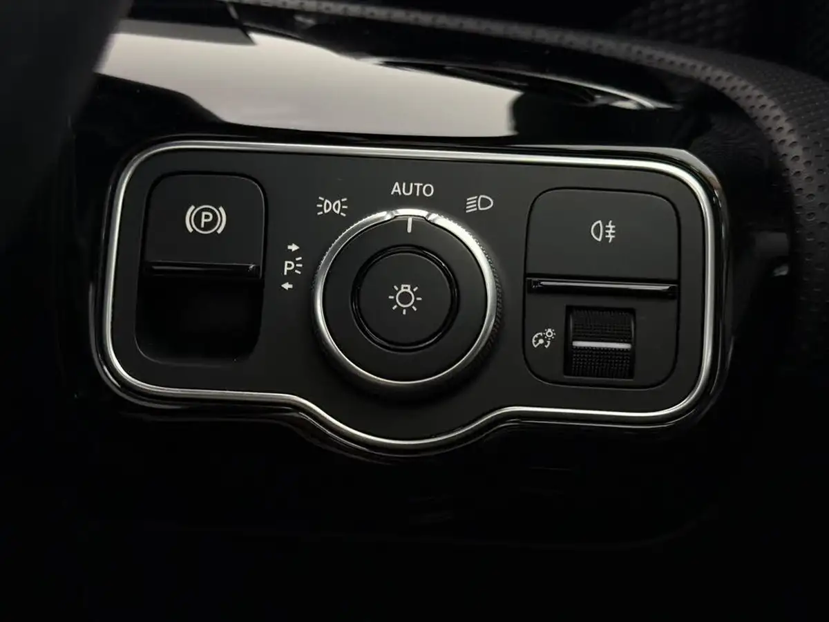 2020-mercedes-benz-a-class-13-a200-sport-hatchback-5d-7g-dct-big-37