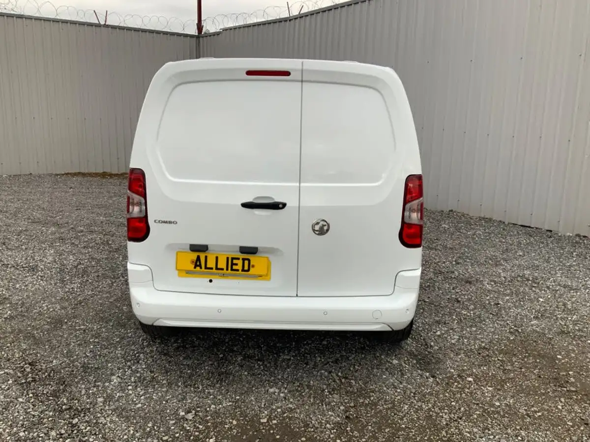 2020-vauxhall-combo-15cdti-sportive-2300-100pseu6dt-l1h1-panel-big-7