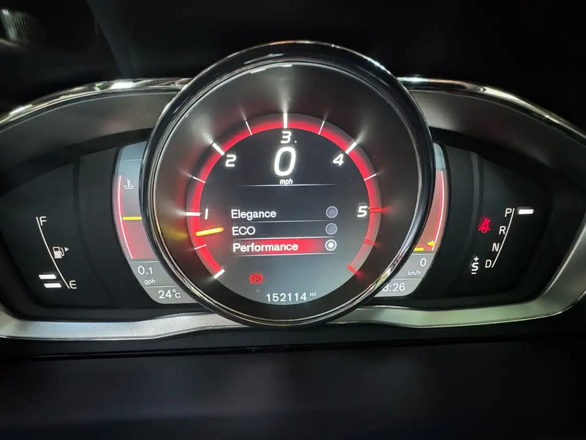 2015-volvo-xc60-24td-d5-r-design-lux-220bhp-ss-geartronic-big-17