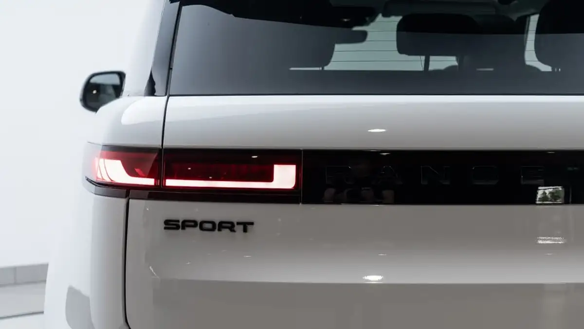 2023-land-rover-range-rover-sport-30-d300-se-big-10