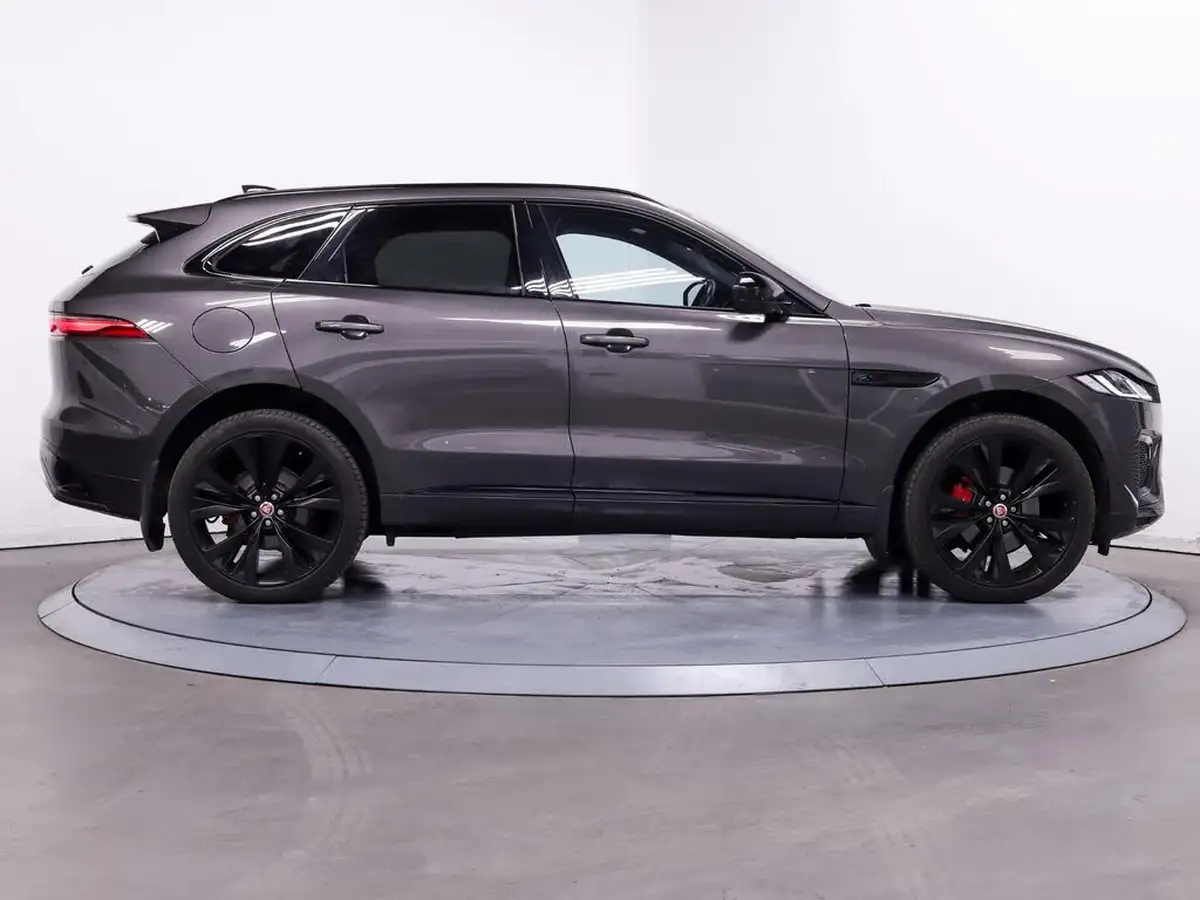 2022-jaguar-f-pace-20-d200-r-dynamic-black-big-7