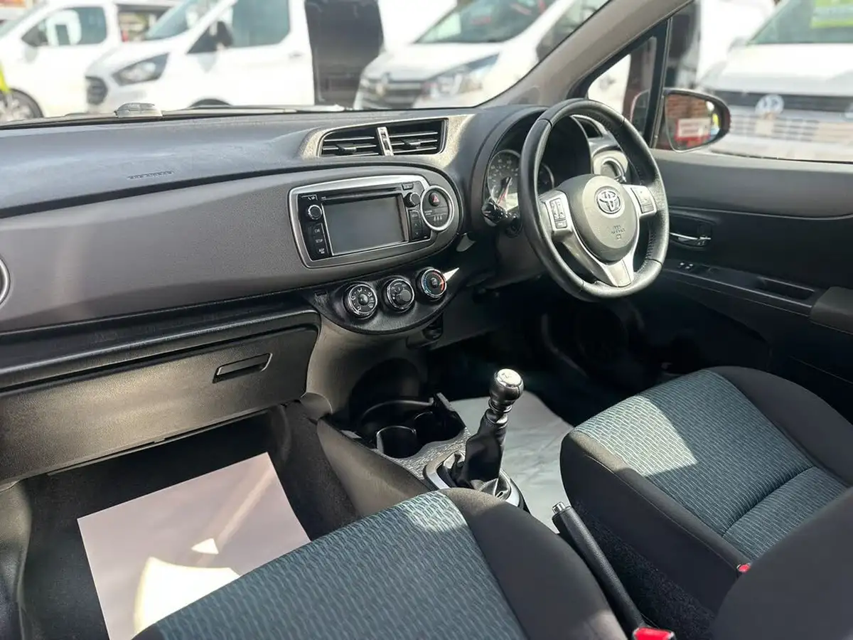 2011-toyota-yaris-133-tr-vvt-i-99bhp-5d-big-8