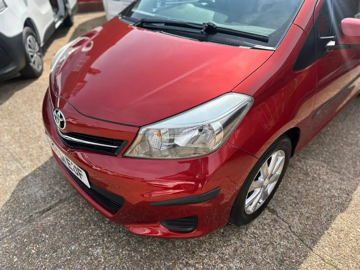 2011-toyota-yaris-133-tr-vvt-i-99bhp-5d-big-32