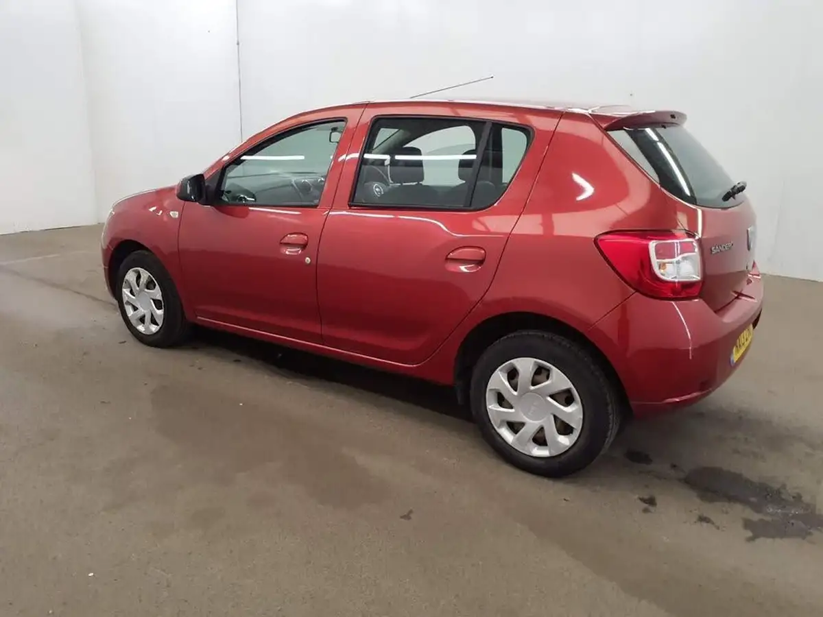 2013-dacia-sandero-12-laureate-big-4