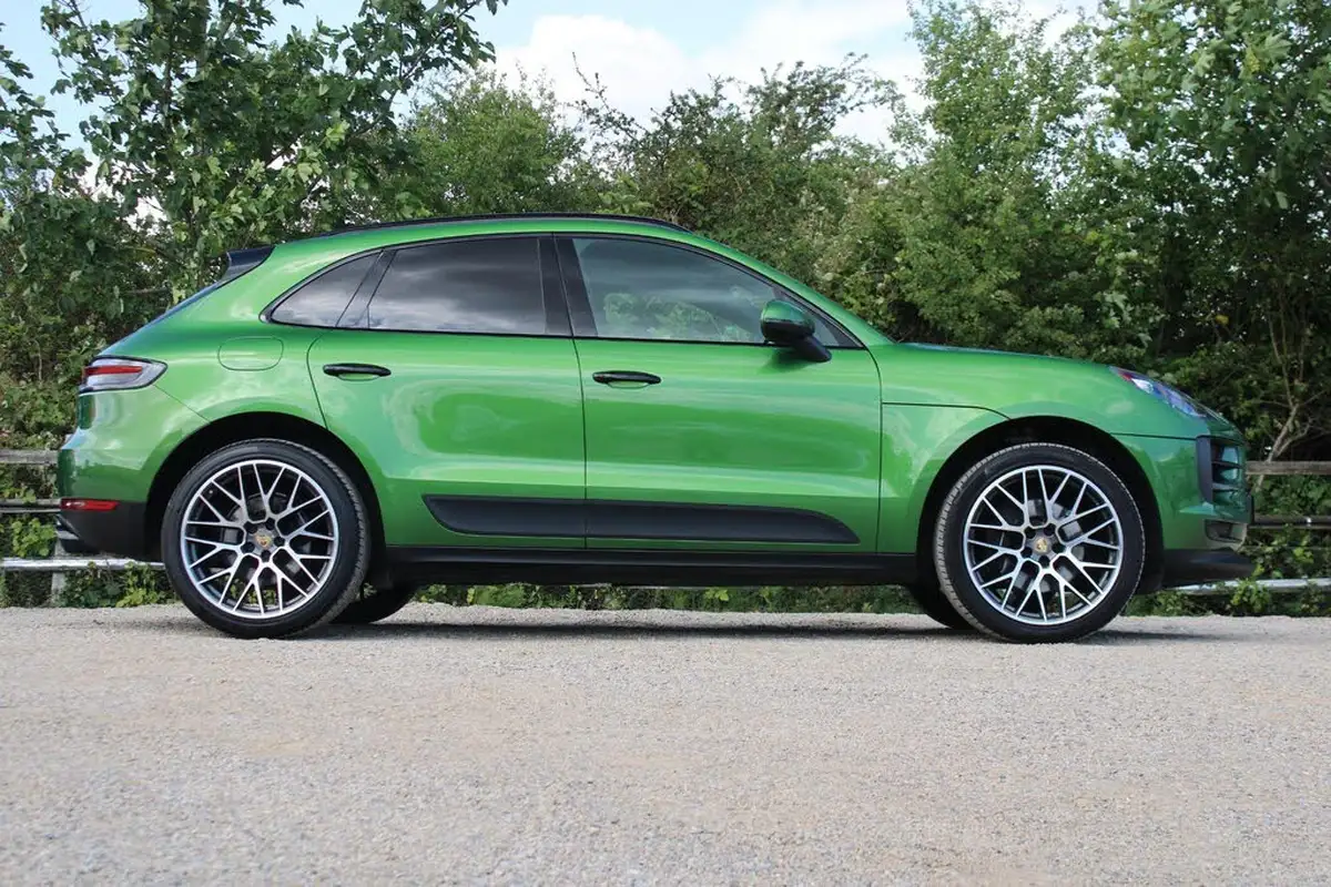 2018-porsche-macan-big-1