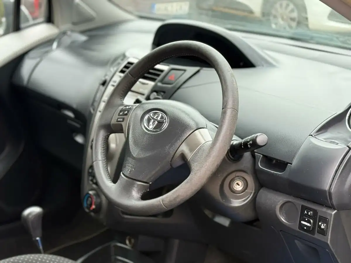 2011-toyota-yaris-133-tr-vvt-i-5d-mmt-big-10