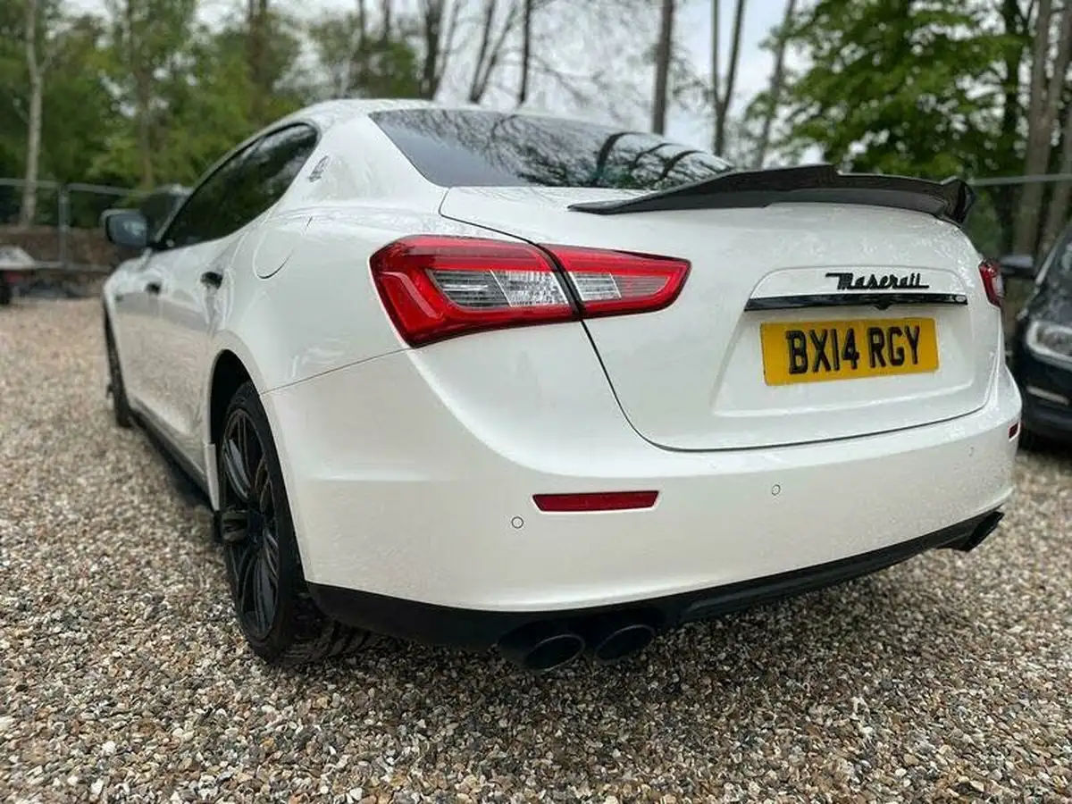 2014-maserati-ghibli-30td-big-8