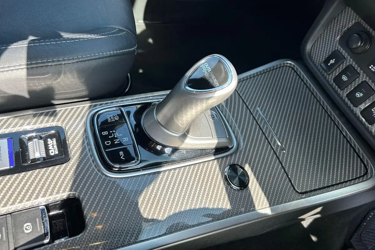 2019-mitsubishi-outlander-24-4h-phev-big-29