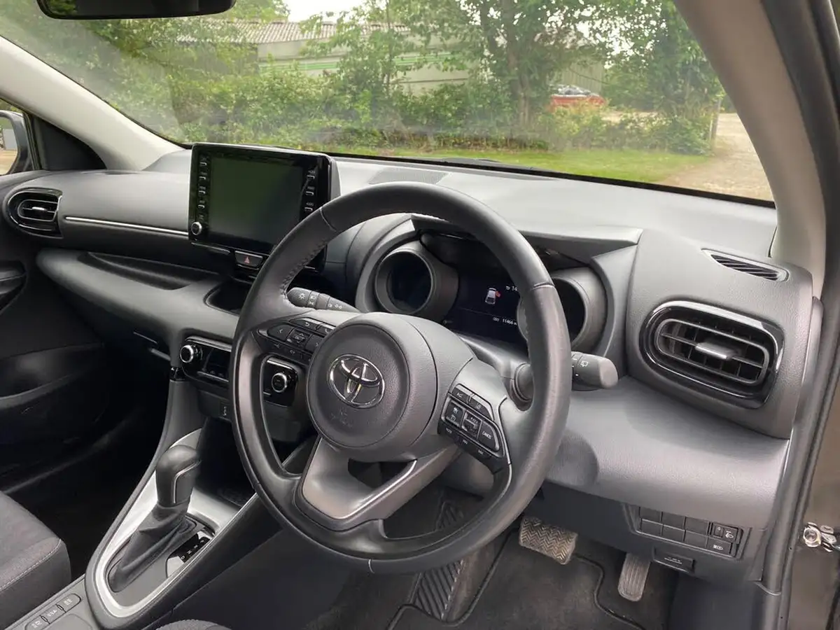2022-toyota-yaris-15-vvt-i-design-big-20