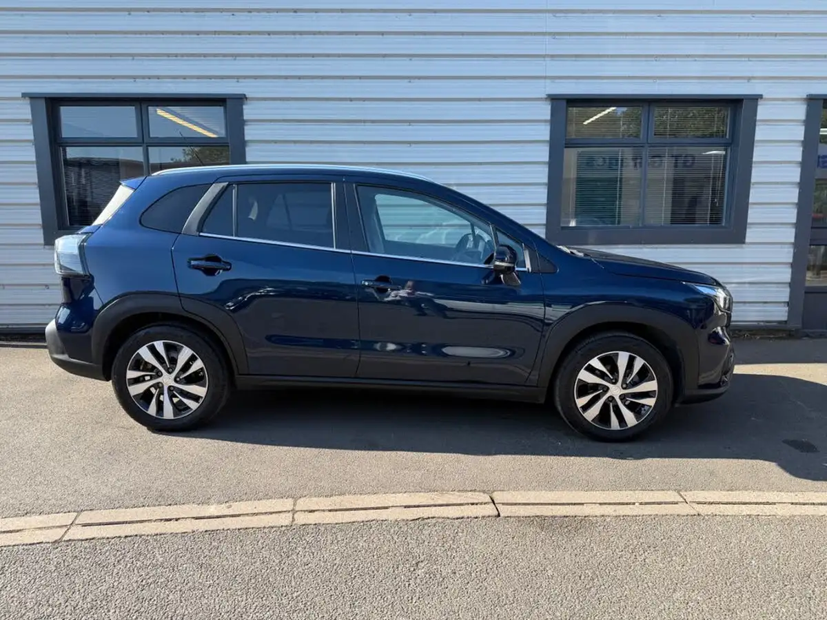 2023-suzuki-s-cross-15-ultra-allgrip-big-1