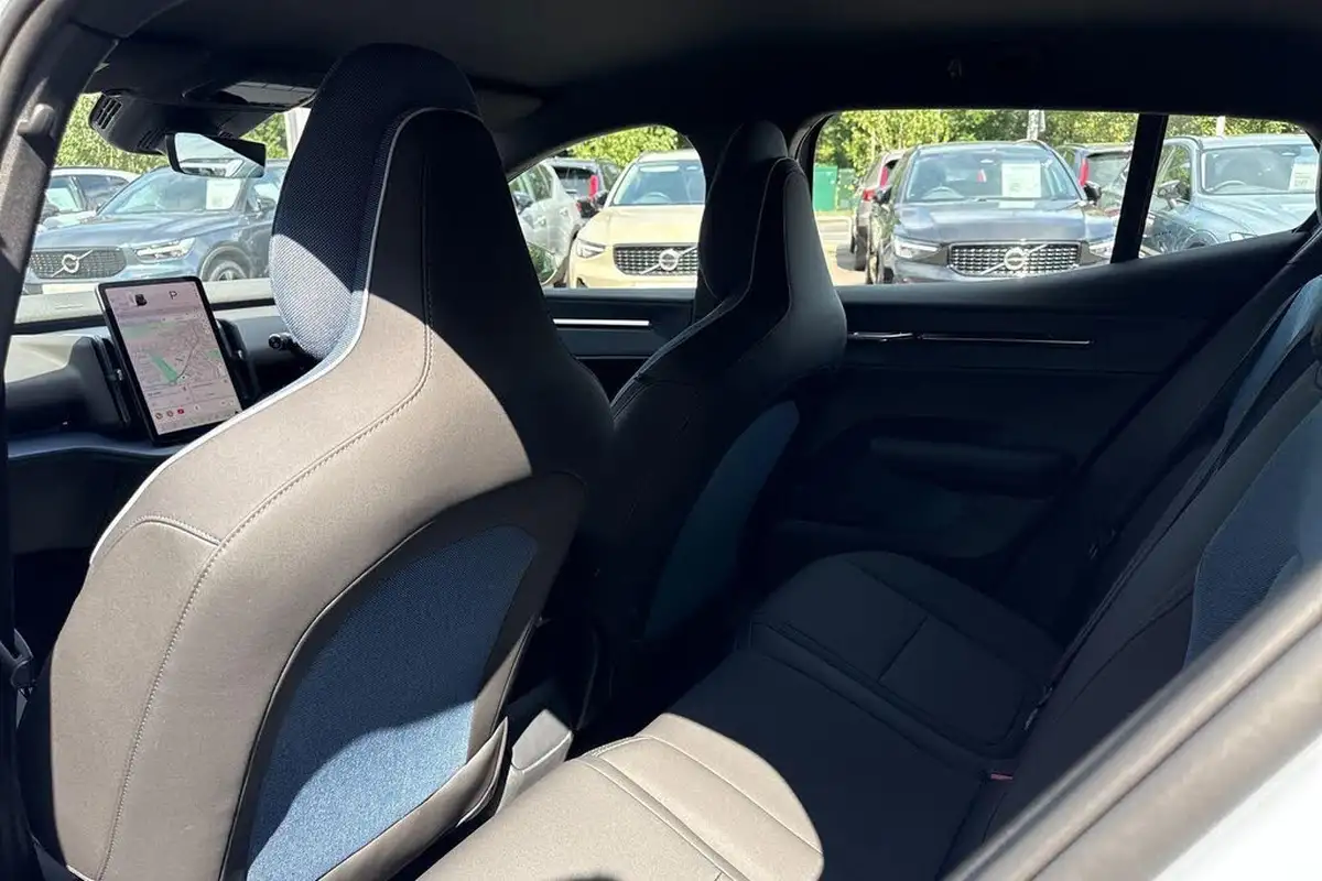 2025-volvo-ex30-e-twin-plus-big-29