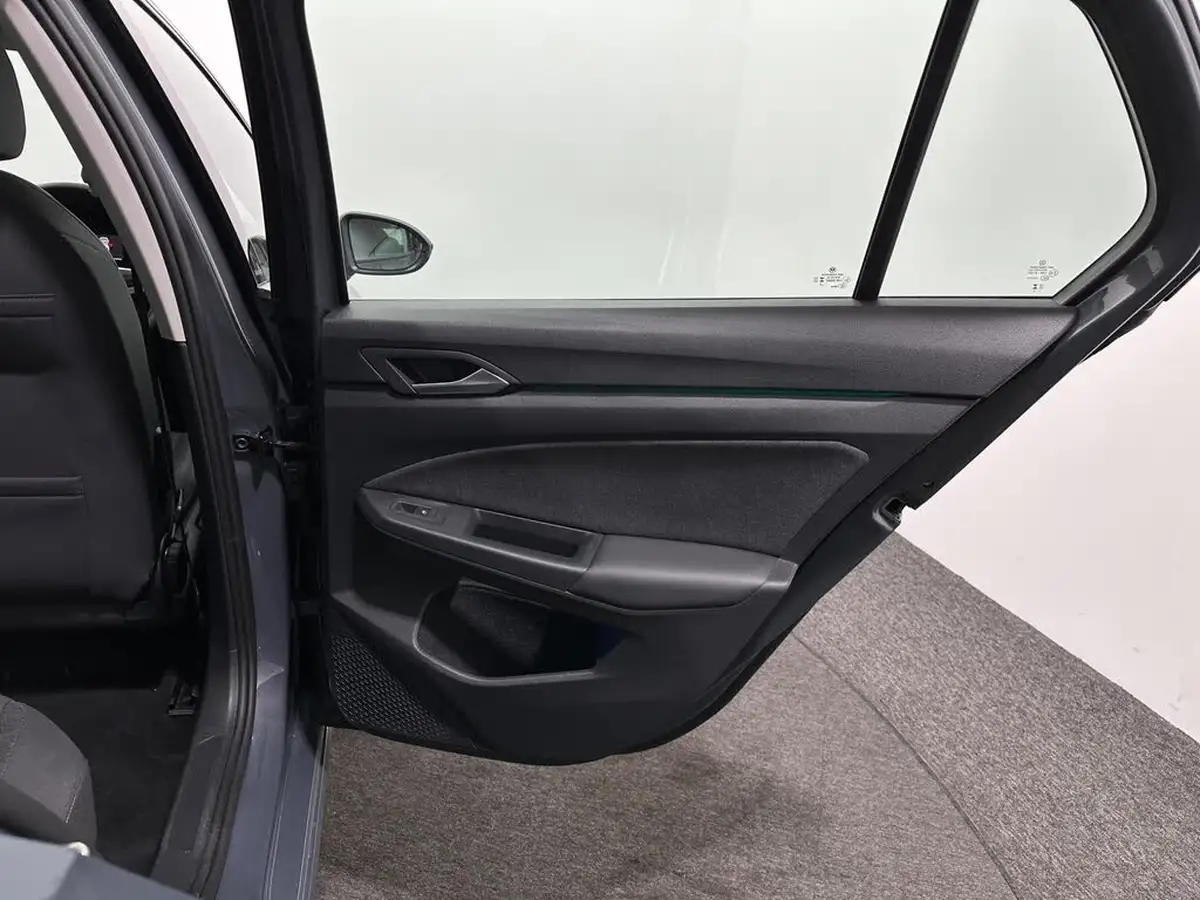 2023-volkswagen-golf-15-tsi-life-150ps-hatchback-big-39