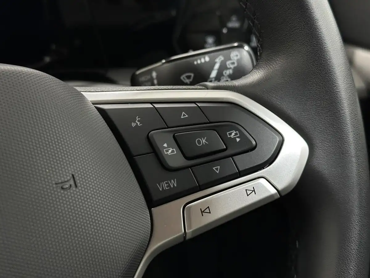 2023-volkswagen-golf-15-tsi-life-150ps-hatchback-big-15