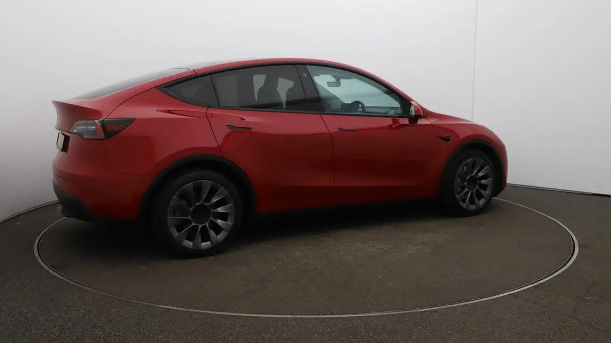 2022-tesla-model-y-e-long-range-big-44