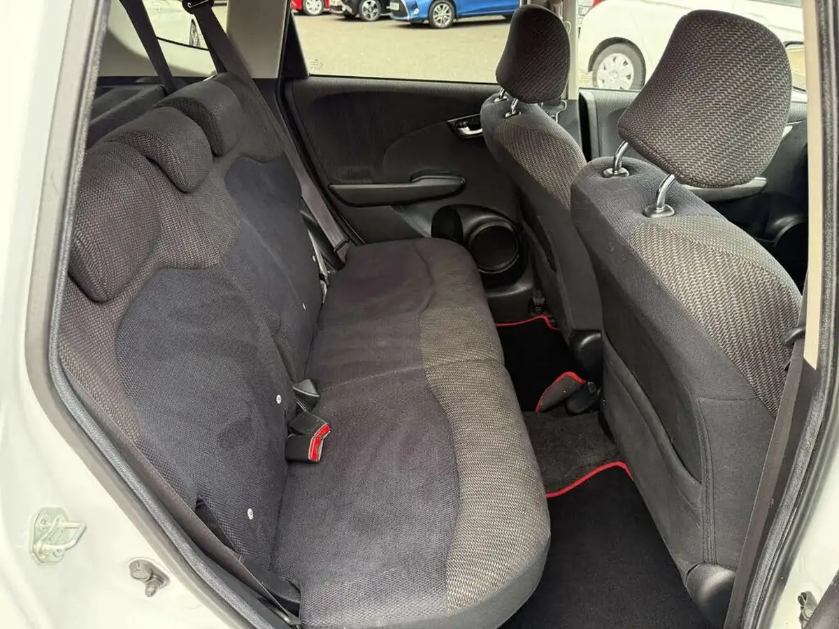 2014-honda-jazz-14-es-plus-big-20