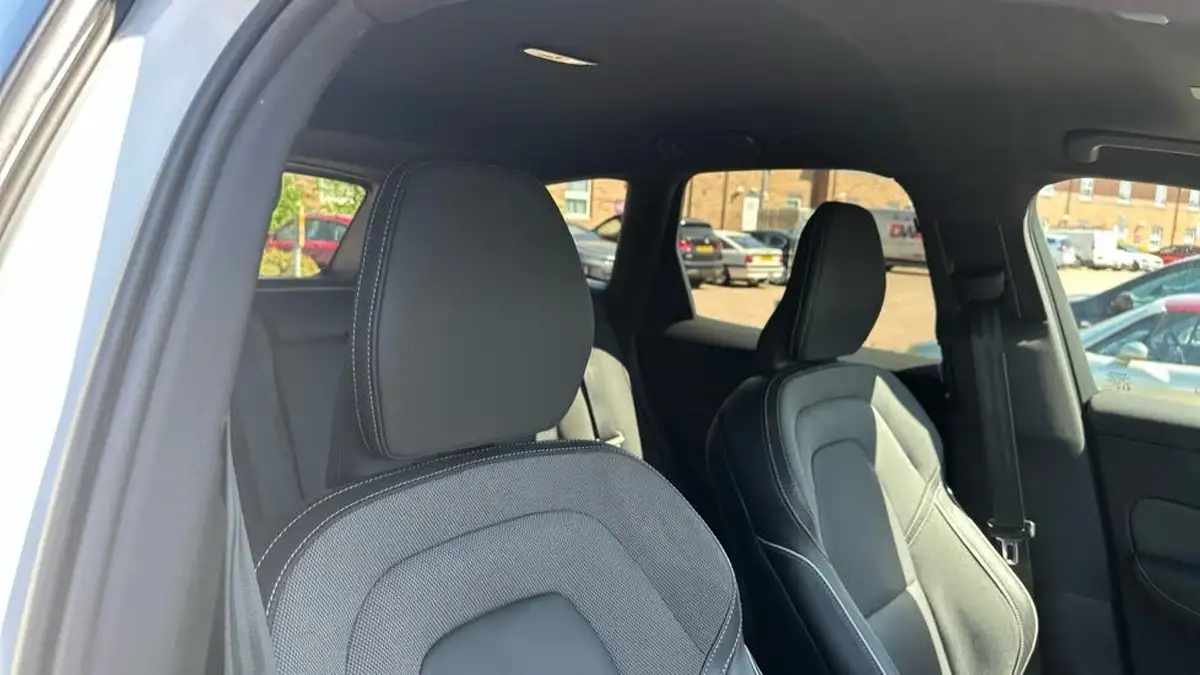 2022-volvo-xc60-20-b5-r-design-big-28