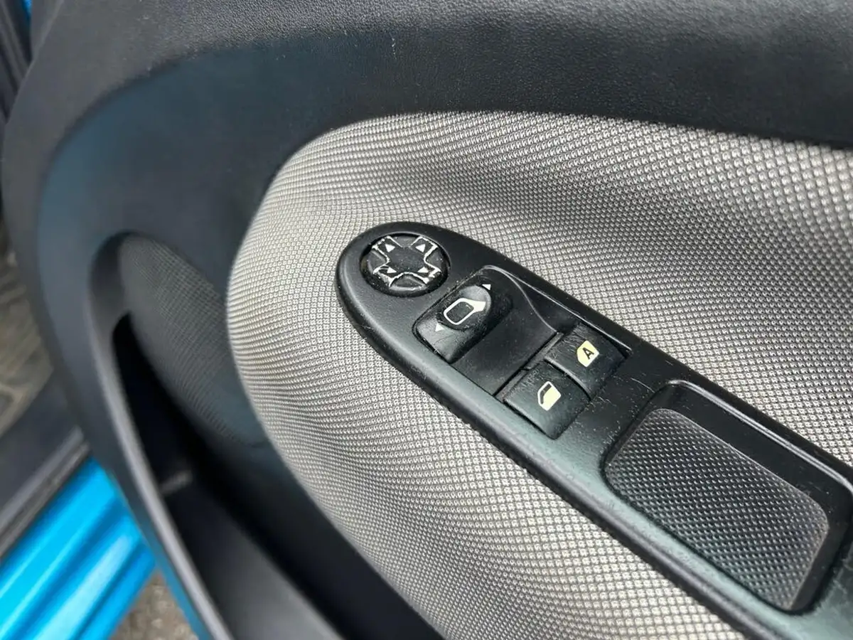 2009-citroen-c3-picasso-16hdi-vtr-big-16