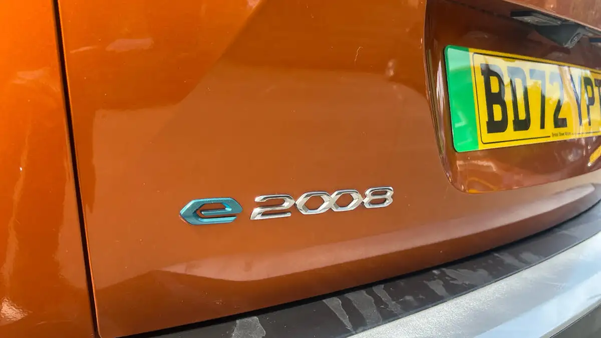 2021-peugeot-2008-suv-e-gt-big-38