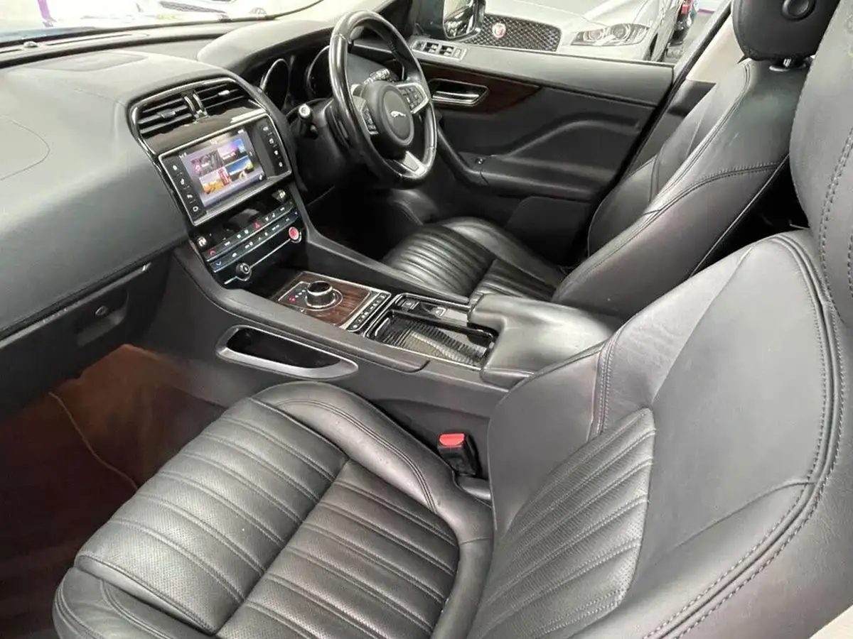 2018-jaguar-f-pace-20-i4d-portfolio-180ps-awd-auto-big-30