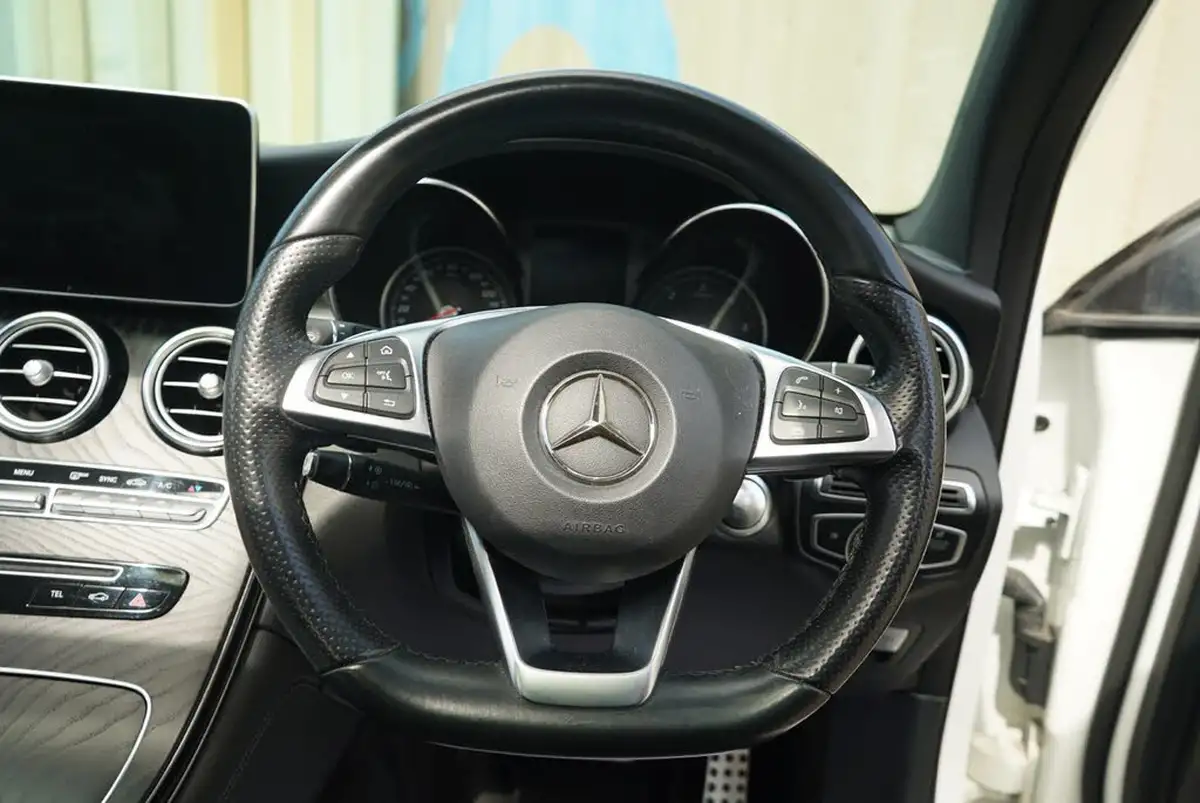 2017-mercedes-benz-glc-class-30-d-glc350d-amg-line-premium-plusss-coupe-4d-big-40