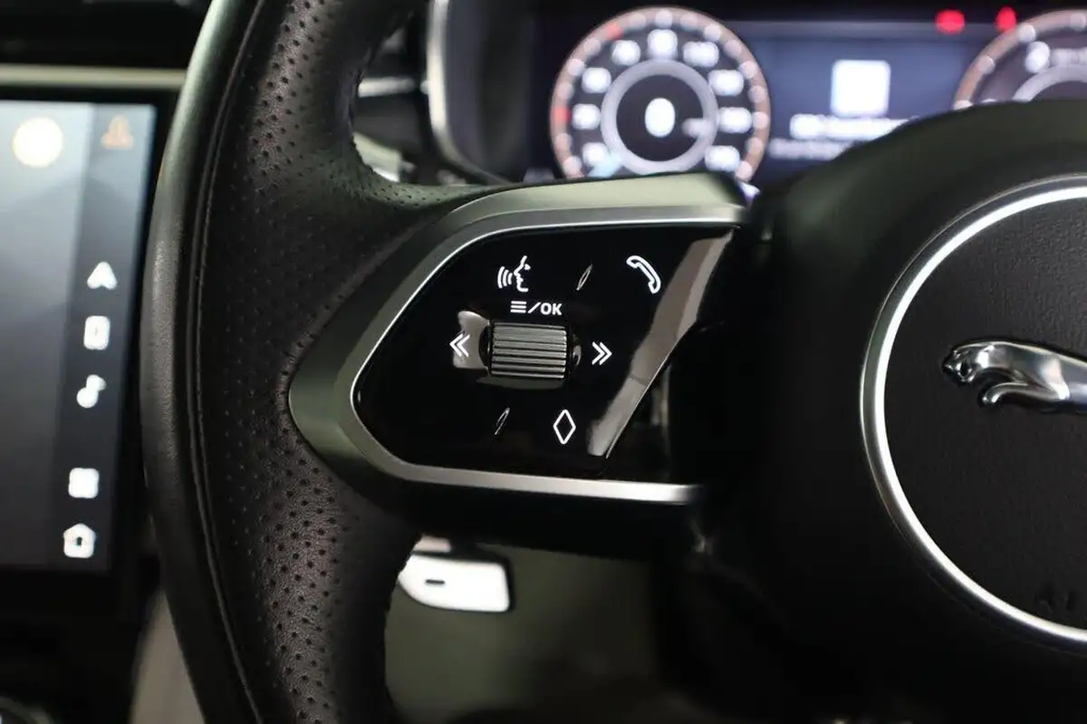 2021-jaguar-f-pace-20-d200-r-dynamic-hse-mhev-big-16